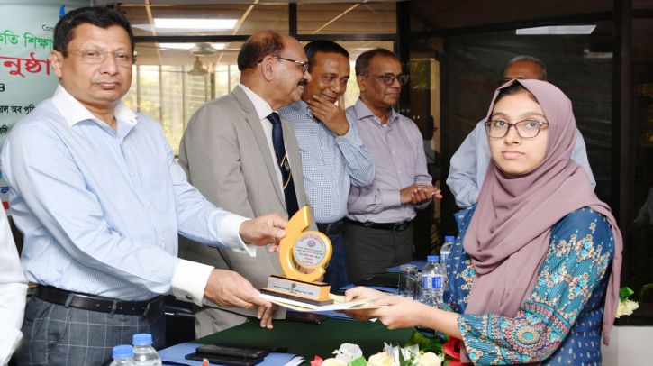 জ্ঞান-বিজ্ঞানে এগিয়ে যেতে শিক্ষার্থীদের প্রতি আহ্বান আইজিপির