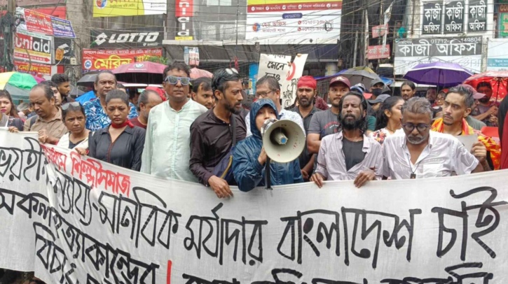 শিক্ষার্থীদের সঙ্গে সংহতি, রাস্তায় নেমেছেন শিল্পীরা 