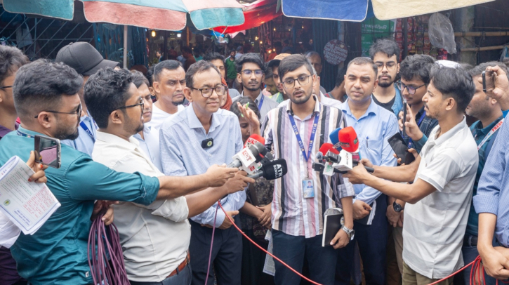 শিক্ষার্থীদের বাজার মনিটরিংকে সাধুবাদ জানালেন ভোক্তার ডিজি