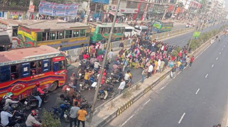 বাসচাপায় শিক্ষার্থী নিহত, বিচারের দাবিতে মহাসড়ক অবরোধ