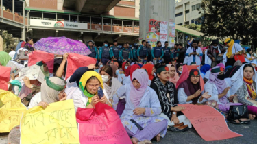 আবারও শাহবাগ অবরোধ করলেন চিকিৎসকরা