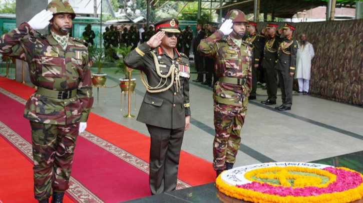 জাতির পিতার প্রতিকৃতিতে পুষ্পস্তবক অর্পণ করলেন সেনাপ্রধান