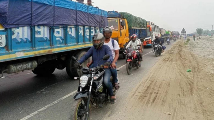 বঙ্গবন্ধু সেতু মহাসড়কে ১০ কিলো‌মিটার যানজট