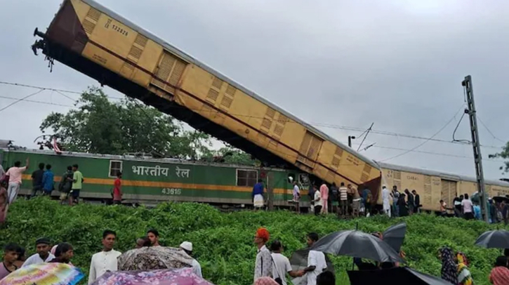 ভারতে ট্রেন দুর্ঘটনায় নিহত বেড়ে ১৫