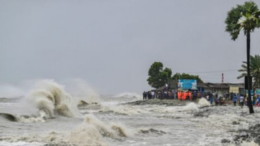 দুর্বল হয়ে ঘূর্ণিঝড় ‘রেমাল’ নিম্নচাপে পরিণত