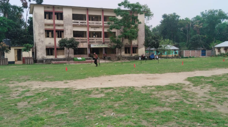 নীলফামারী সদরে চলছে ভোটগ্রহণ, ভোটার উপস্থিতি কম