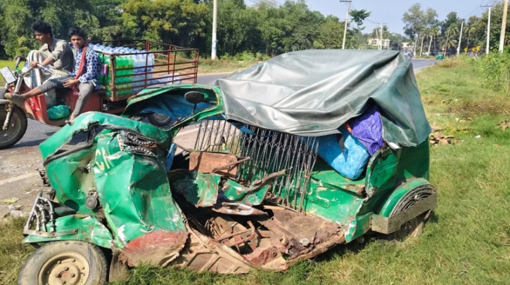 পটিয়ায় বাস-অটোরিকশা সংঘর্ষে নিহত ১