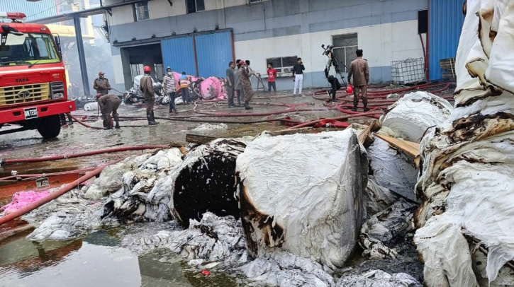 সোনারগাঁয়ে টিস্যু কারখানার আগুন নিয়ন্ত্রণে