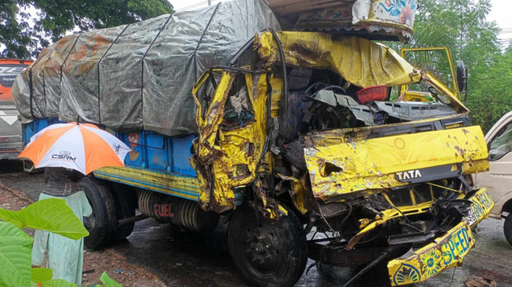 টাঙ্গাইলে বাস-ট্রাক মুখোমুখি সংঘর্ষে নিহত ৪