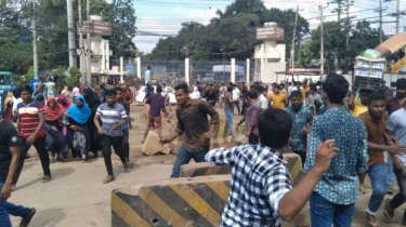 আশুলিয়ায় দুই পোশাক কারখানার শ্রমিকদের সংঘর্ষ, নিহত ১