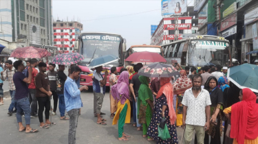 বেতনের দাবিতে ঢাকা-ময়মনসিংহ মহাসড়ক অবরোধ