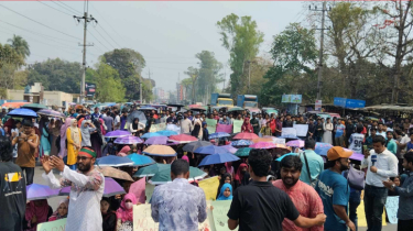 ধর্ষণকাণ্ডে দ্বিতীয় দিনের মতো মহাসড়ক অবরোধ রাবি শিক্ষার্থীদের